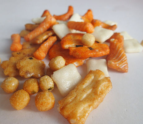 खरीदें थोक अनाज नाश्ता स्वस्थ चावल पटाखे खाद्य मिश्रण चावल पटाखा नाश्ता online manufacture