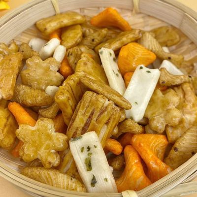 खरीदें मल्टीपल शेप राइस क्रैकर समुद्री शैवाल जापानी मिक्स राइस क्रैकर online manufacture