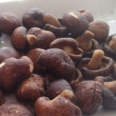 अच्छी कीमत नरम बनावट सूखे फल सब्जियां माल्ट सिरप वैक्यूम फ्राइड मशरूम ऑनलाइन