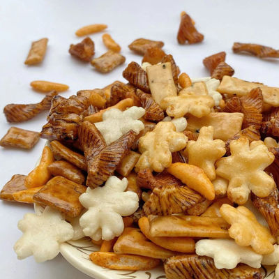 अच्छी कीमत थोक स्वादिष्ट नाश्ता पोषण जापानी सोया सॉस मिश्रित चावल पटाखे नाश्ता ऑनलाइन