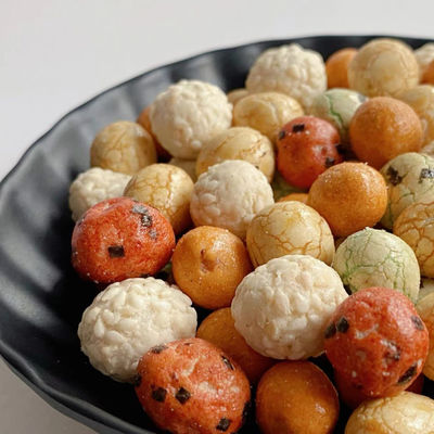 अच्छी कीमत जापानी शैली भुना हुआ रंगीन मूंगफली नाश्ता तिल समुद्री शैवाल मिश्रित लेपित मूंगफली ऑनलाइन