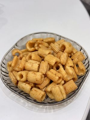 अच्छी कीमत बेक्ड स्पाइसिस श्रिंप राइस क्रैकर्स में स्वाद और क्रंच का सही संतुलन अनुभव करें ऑनलाइन