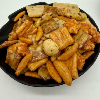 7.5KG थोक भुना हुआ चावल क्रैकर्स कुरकुरा बनावट OEM ODM निर्मित