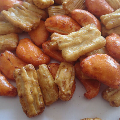 अच्छा दाम 6 से 12 महीने तक शेल्फ लाइफ चावल क्रैकर स्नैक्स मसालेदार स्वाद गेहूं एलर्जेनइन्फो खुदरा पैकेजिंग और वितरण के लिए आदर्श ऑनलाइन